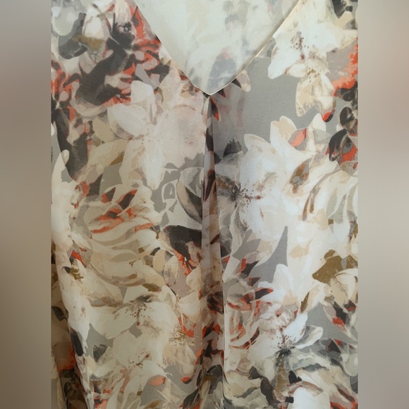 Liz Claiborne Plus Size Sleeveless Floral Blouse - Picture 3 of 5